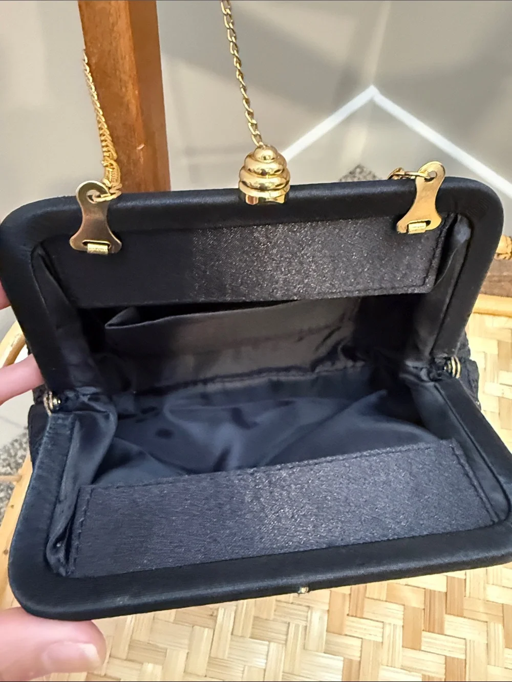 Vintage Black Floral Lace Evening Clutch Gold Tone Kiss Lock Chain Purse
